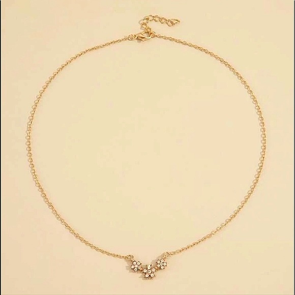 NWTS! Moda Brand Crystal Goldtone Flower Necklace. - Picture 2 of 6